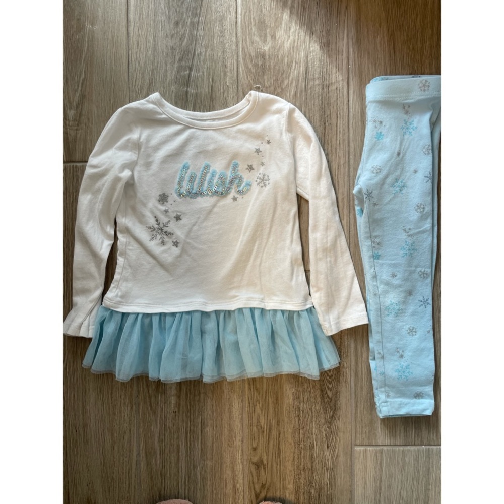 2 piece Carter’s set size 3T